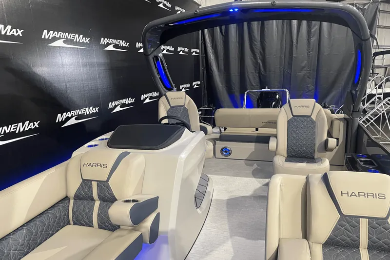 Slide: The Image of Harris Grand Mariner 250 2025 - 20