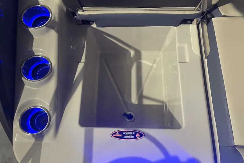 Slide: The Image of Harris Grand Mariner 250 2025 - 23