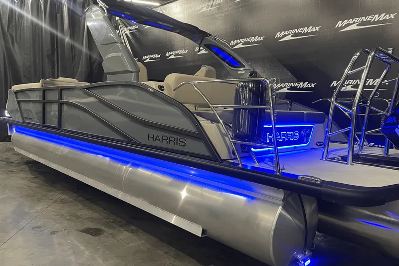 Slide: The Image of Harris Grand Mariner 250 2025 - 4