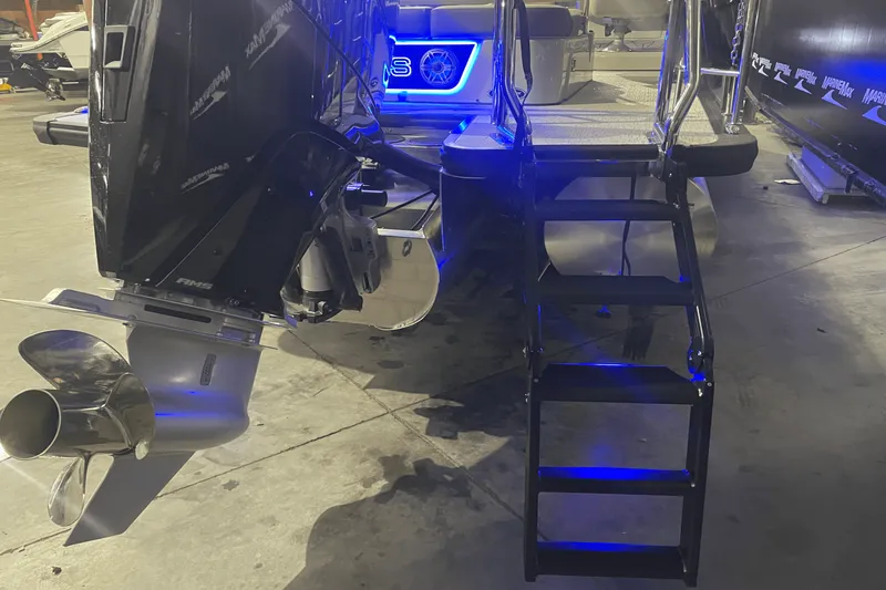 Slide: The Image of Harris Grand Mariner 250 2025 - 5