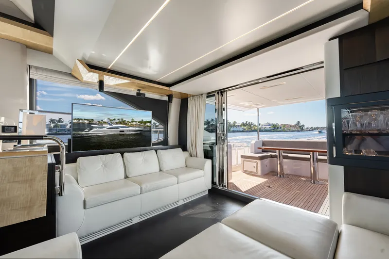 Slide: The Image of Azimut 66 FLY 2018 - 13