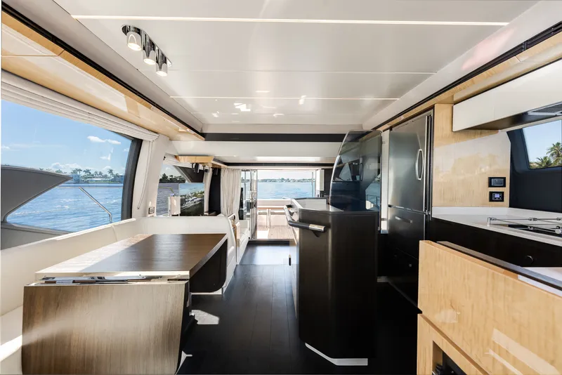 Slide: The Image of Azimut 66 FLY 2018 - 17