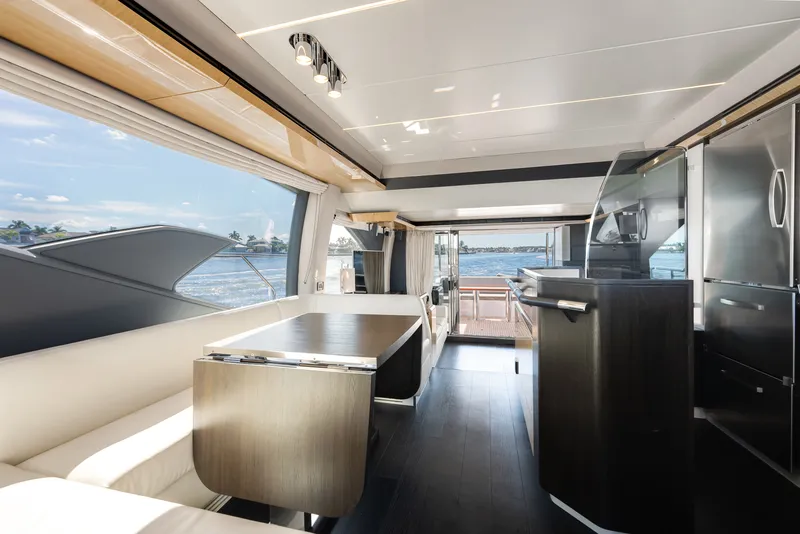 Slide: The Image of Azimut 66 FLY 2018 - 18