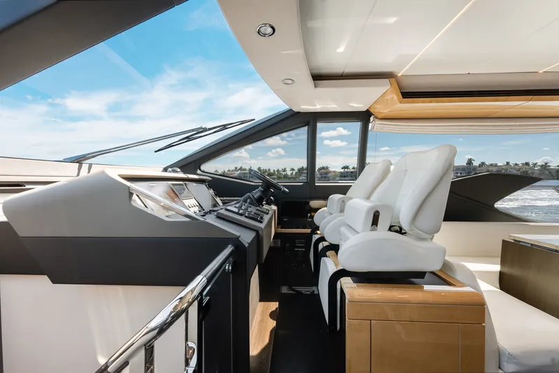Slide: The Image of Azimut 66 FLY 2018 - 20