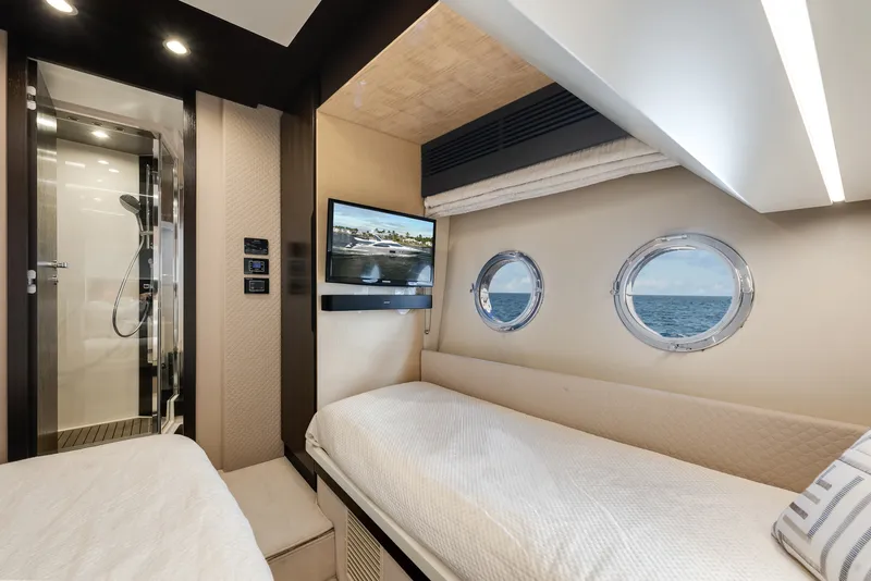 Slide: The Image of Azimut 66 FLY 2018 - 25