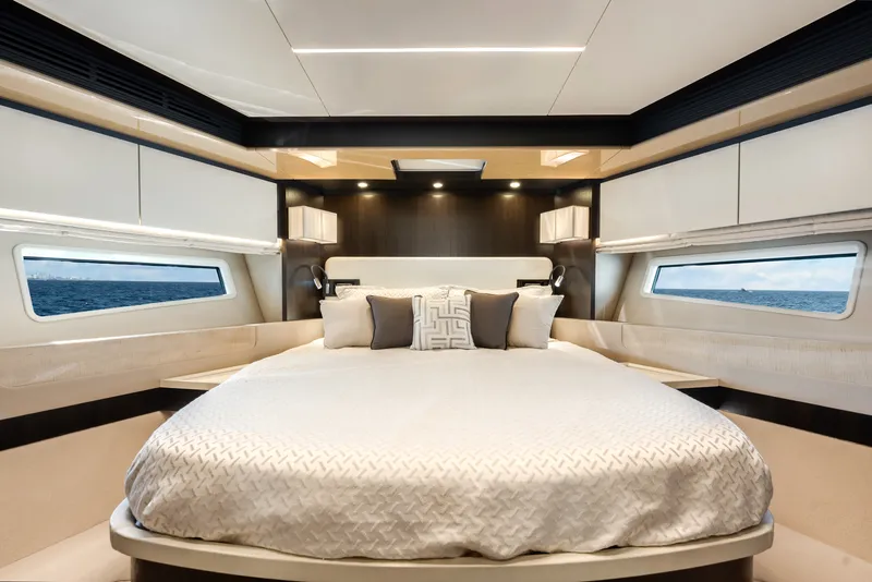 Slide: The Image of Azimut 66 FLY 2018 - 27