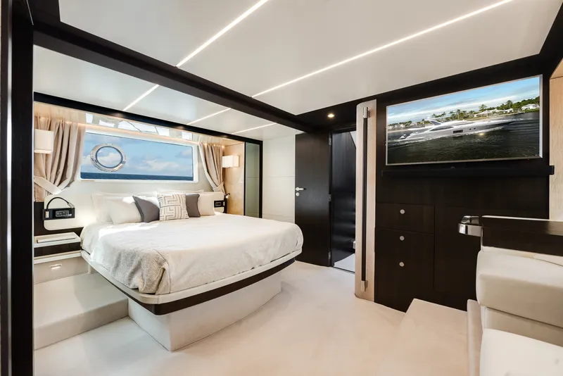 Slide: The Image of Azimut 66 FLY 2018 - 34