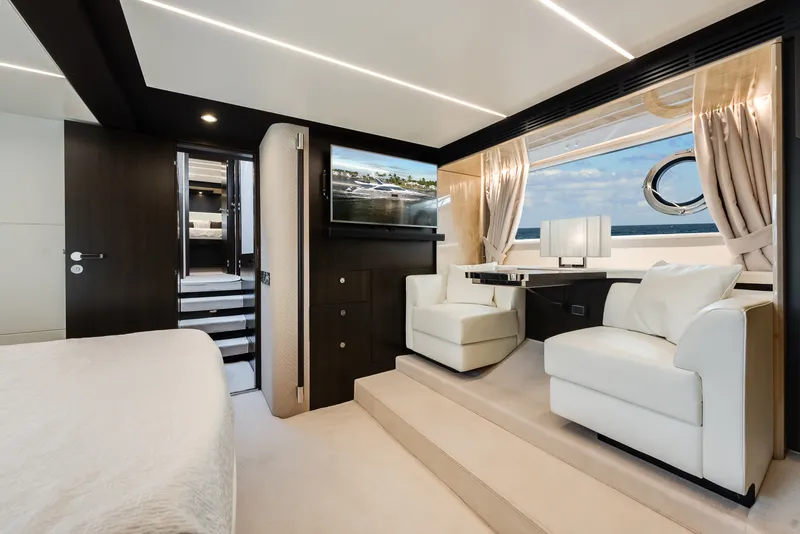 Slide: The Image of Azimut 66 FLY 2018 - 35