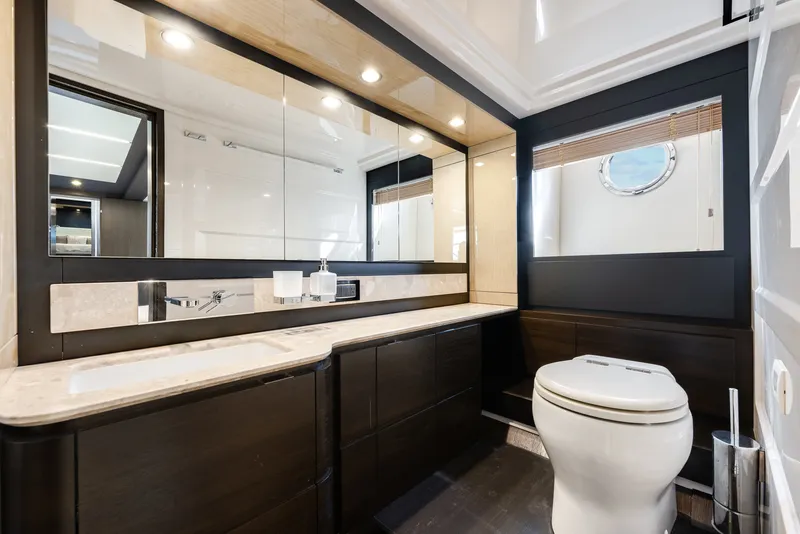 Slide: The Image of Azimut 66 FLY 2018 - 38