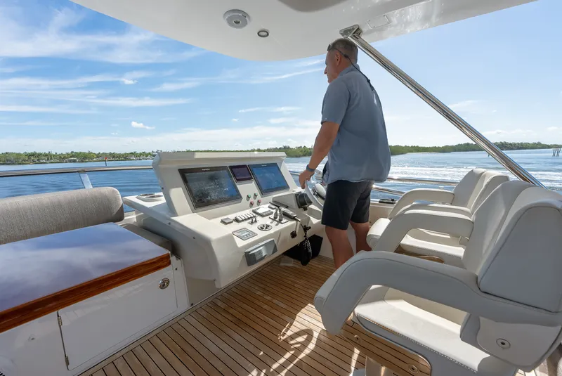 Slide: The Image of Azimut 66 FLY 2018 - 42