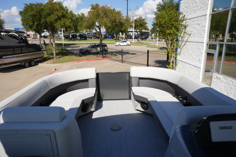 Slide: The Image of Harris Cruiser 230 2026 - 11