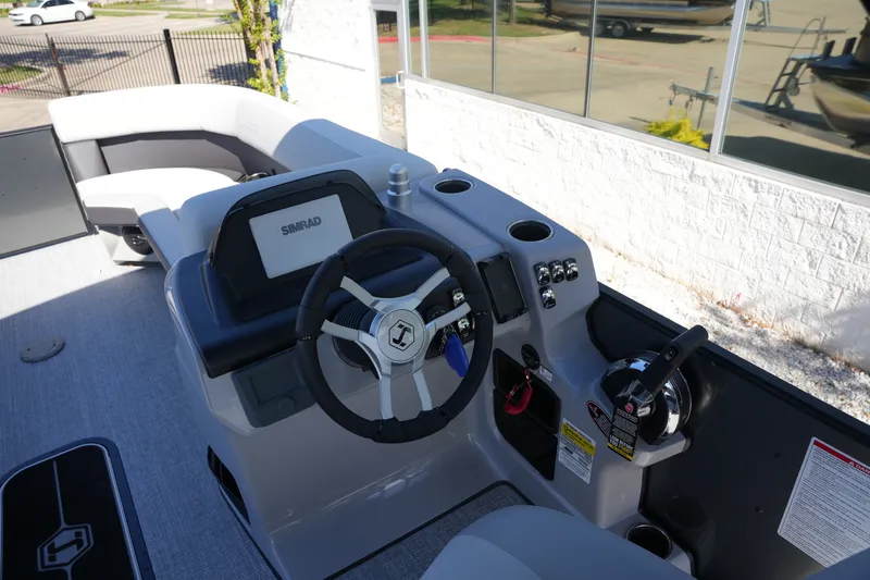 Slide: The Image of Harris Cruiser 230 2026 - 19