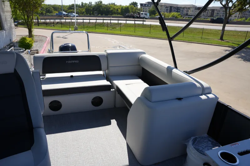 Slide: The Image of Harris Cruiser 230 2026 - 24