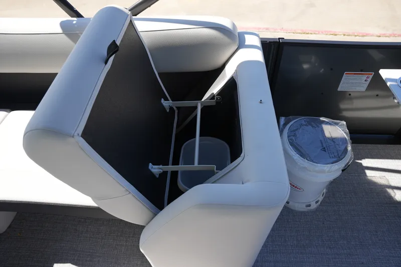 Slide: The Image of Harris Cruiser 230 2026 - 25