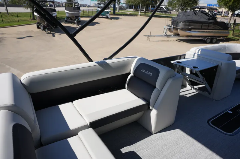 Slide: The Image of Harris Cruiser 230 2026 - 26