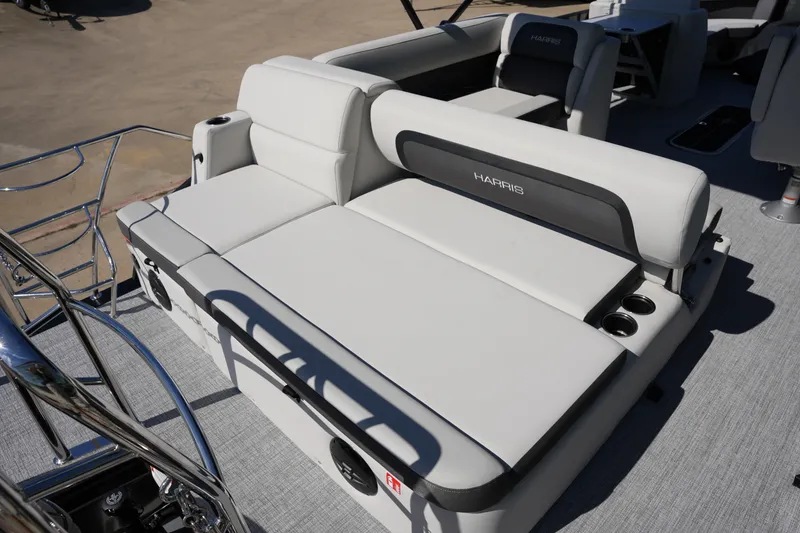 Slide: The Image of Harris Cruiser 230 2026 - 29