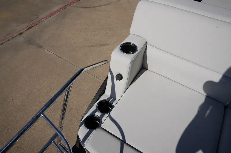 Slide: The Image of Harris Cruiser 230 2026 - 33