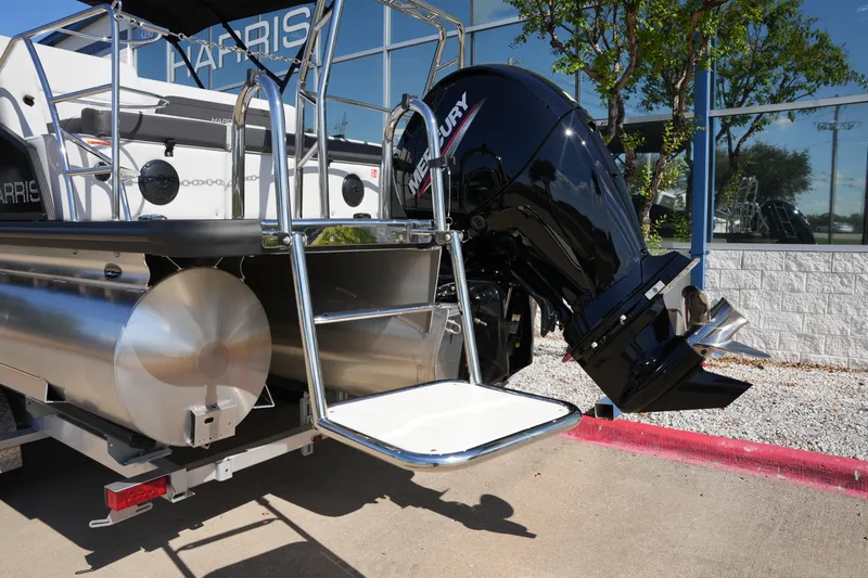 Slide: The Image of Harris Cruiser 230 2026 - 5