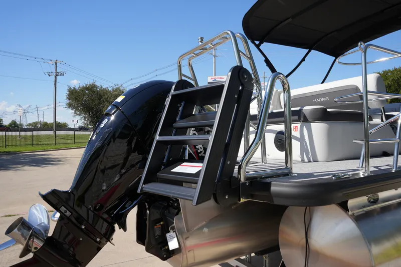 Slide: The Image of Harris Cruiser 230 2026 - 6