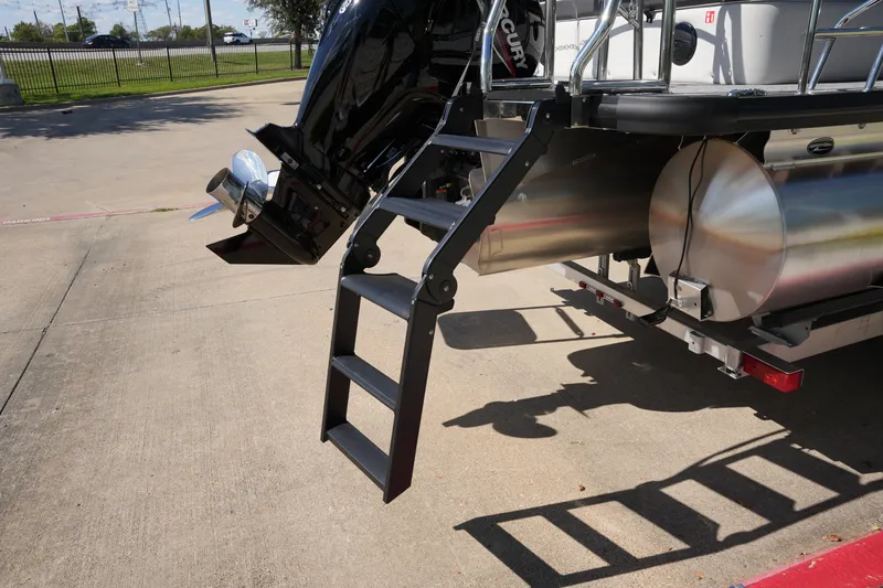 Slide: The Image of Harris Cruiser 230 2026 - 7