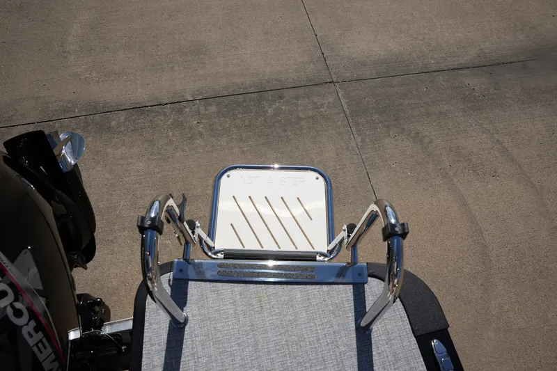 Slide: The Image of Harris Cruiser 230 2026 - 8