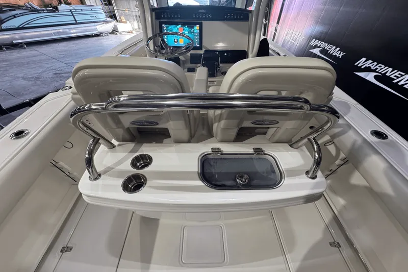 Slide: The Image of Boston Whaler 250 Outrage 2025 - 13