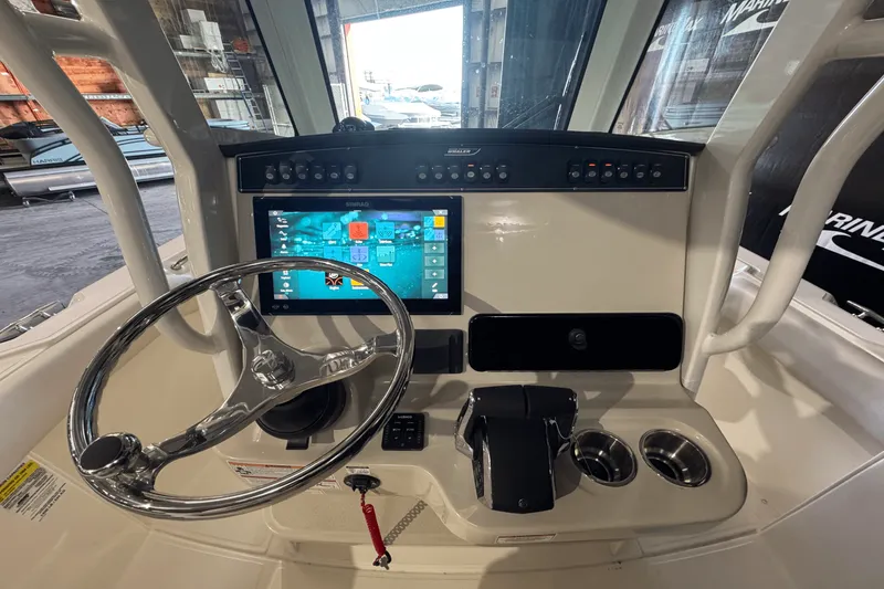 Slide: The Image of Boston Whaler 250 Outrage 2025 - 16