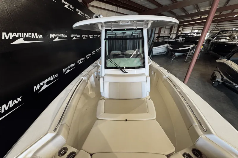 Slide: The Image of Boston Whaler 250 Outrage 2025 - 22