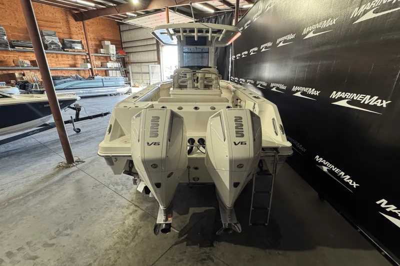 Slide: The Image of Boston Whaler 250 Outrage 2025 - 4