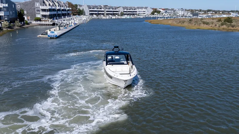 Slide: The Image of Sea Ray 370 SUNDANCER OB 2025 - 2