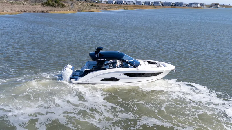 The Image of Sea Ray 370 SUNDANCER OB 2025 - 0