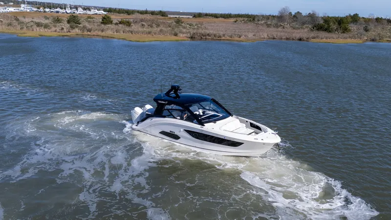 Slide: The Image of Sea Ray 370 SUNDANCER OB 2025 - 1