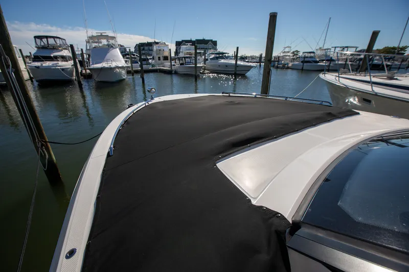 Slide: The Image of Sea Ray 370 SUNDANCER OB 2025 - 5