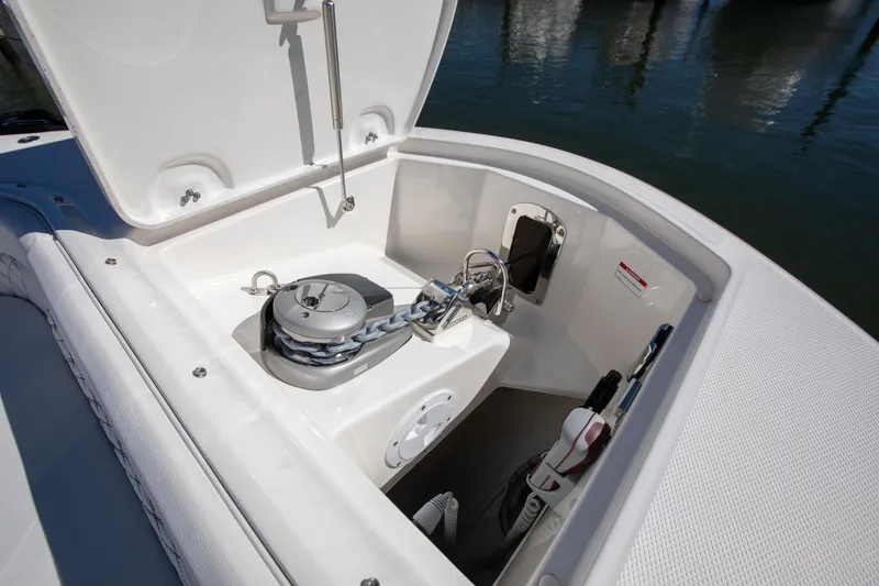 Slide: The Image of Sea Ray 370 SUNDANCER OB 2025 - 25