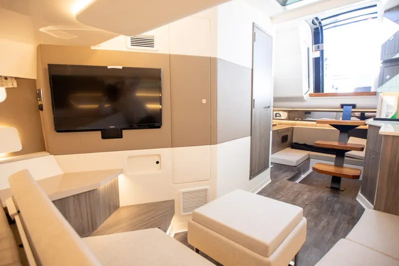 Slide: The Image of Sea Ray 370 SUNDANCER OB 2025 - 28