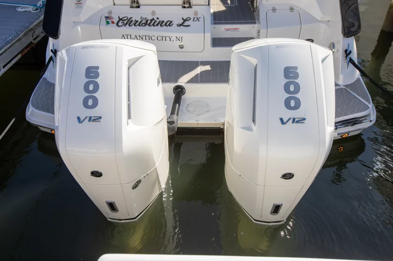 Slide: The Image of Sea Ray 370 SUNDANCER OB 2025 - 6