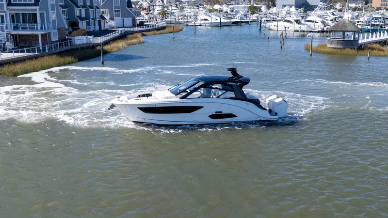 Slide: The Image of Sea Ray 370 SUNDANCER OB 2025 - 3