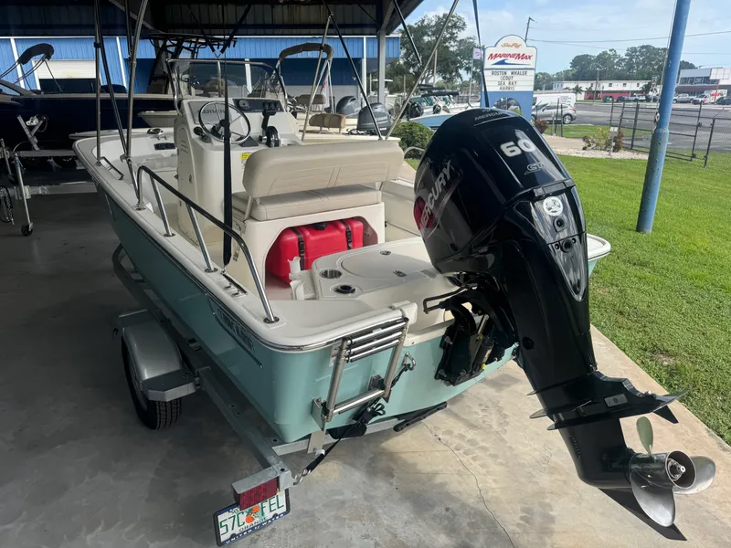 Slide: The Image of Boston Whaler 15 MONTAUK 2023 - 3