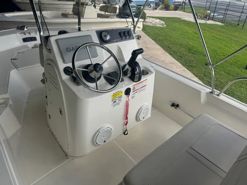 Slide: The Image of Boston Whaler 15 MONTAUK 2023 - 4