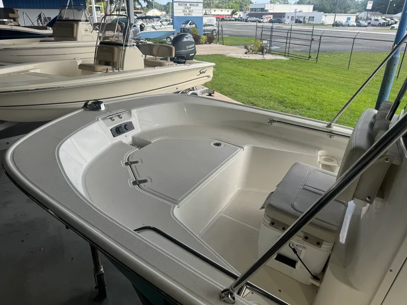 Slide: The Image of Boston Whaler 15 MONTAUK 2023 - 6