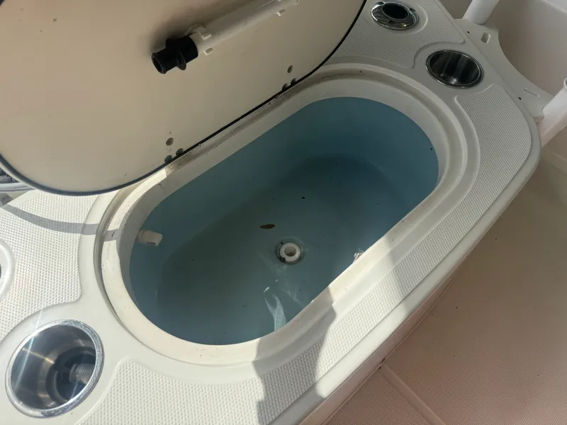 Slide: The Image of Boston Whaler 15 MONTAUK 2023 - 8