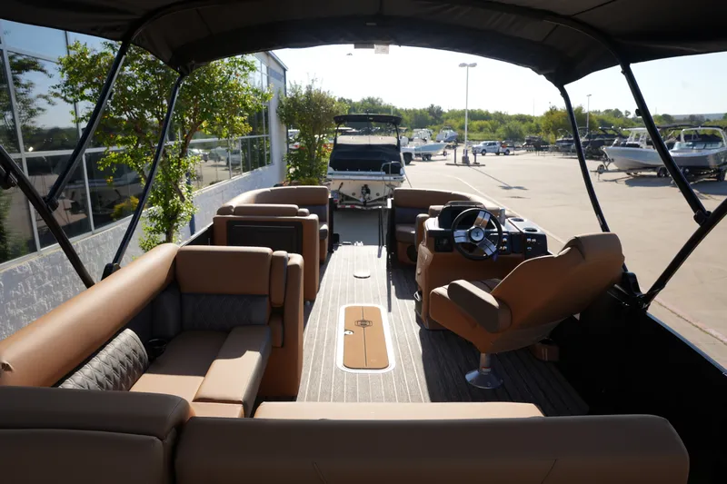 Slide: The Image of Harris Cruiser 210 2026 - 15