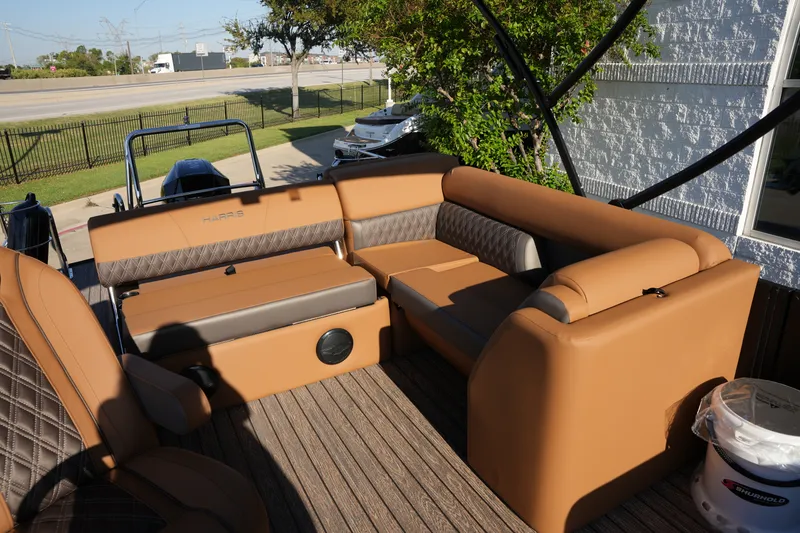 Slide: The Image of Harris Cruiser 210 2026 - 16