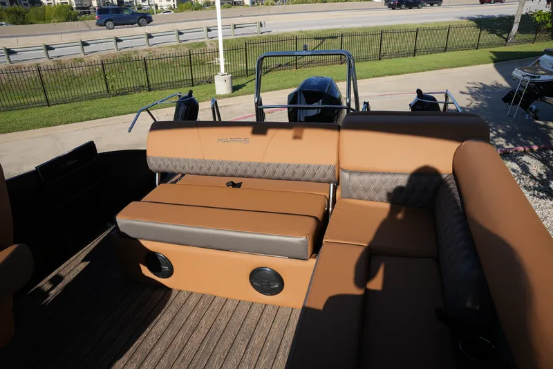 Slide: The Image of Harris Cruiser 210 2026 - 17