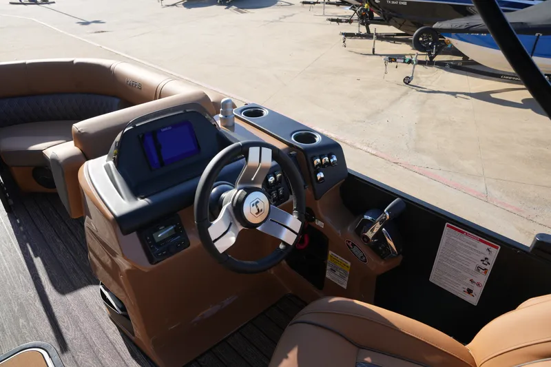 Slide: The Image of Harris Cruiser 210 2026 - 22