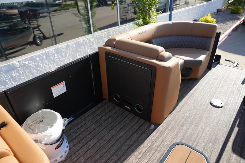 Slide: The Image of Harris Cruiser 210 2026 - 24