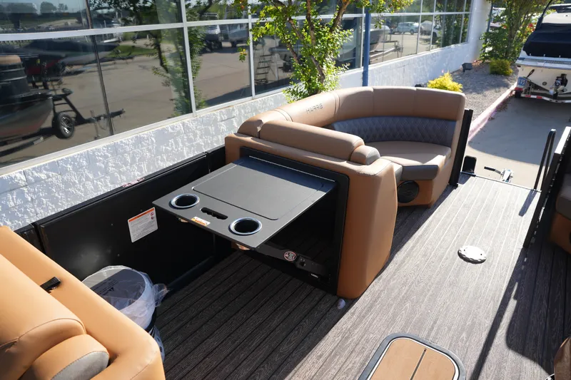 Slide: The Image of Harris Cruiser 210 2026 - 25