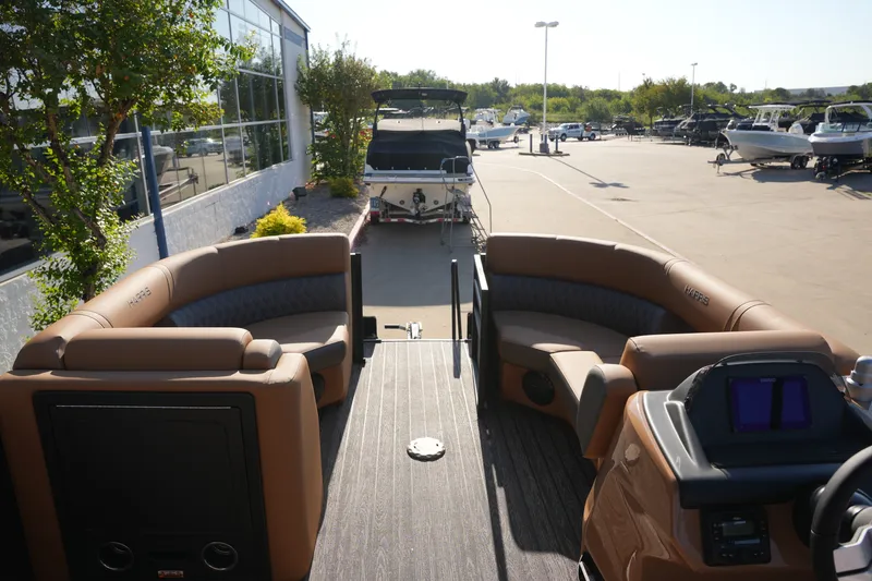 Slide: The Image of Harris Cruiser 210 2026 - 26