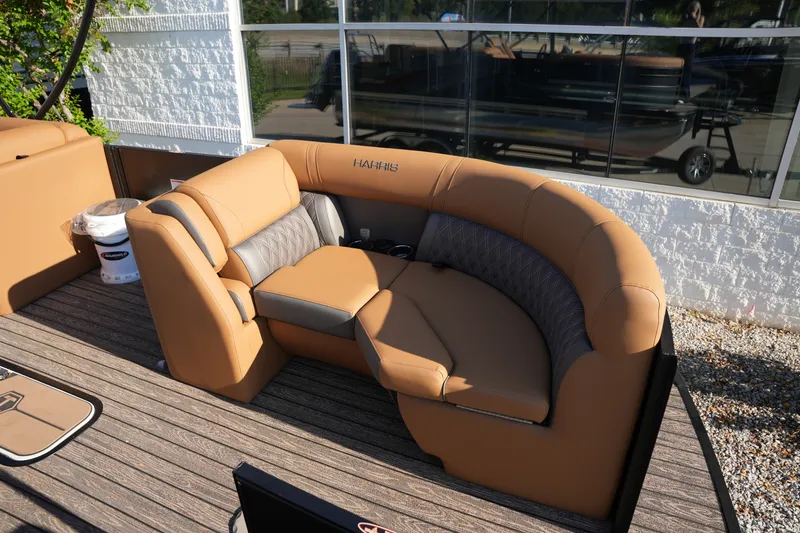 Slide: The Image of Harris Cruiser 210 2026 - 28