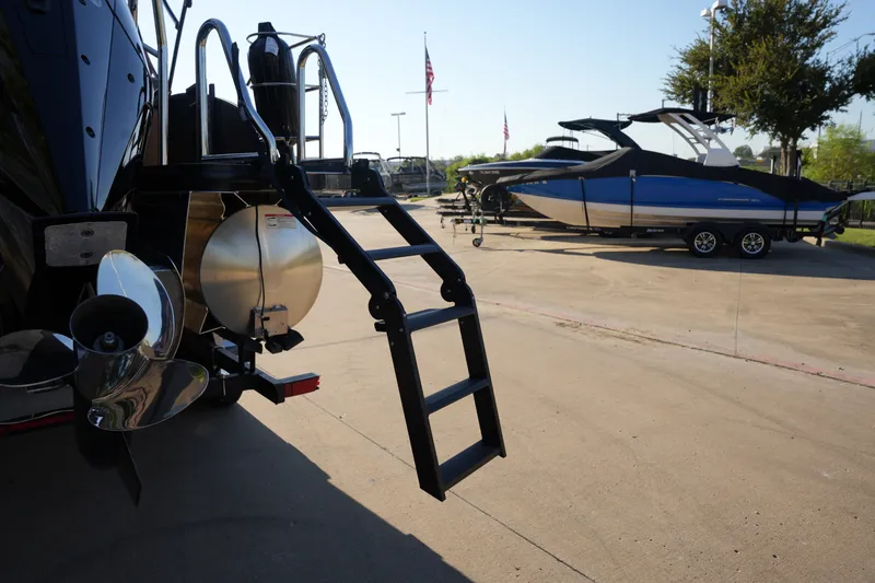 Slide: The Image of Harris Cruiser 210 2026 - 4